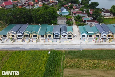 Nước mắt ngày từ sông nước chuyển lên ở "khu biệt thự"