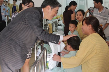 Khách sạn Nikko Hà Nội chung tay giúp đỡ trẻ em có hoàn cảnh khó khăn 