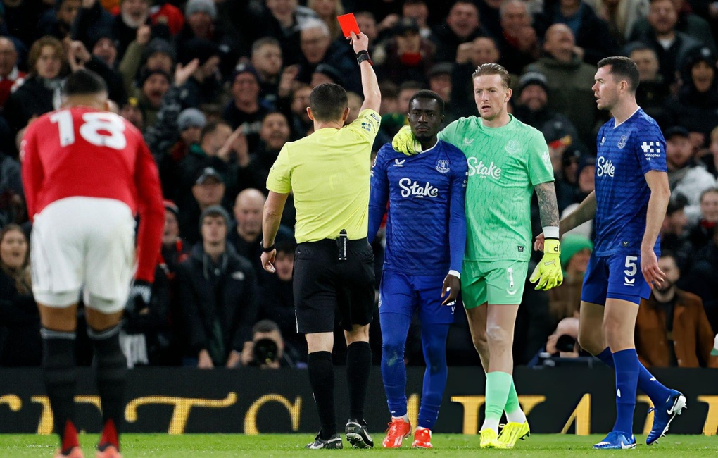 Hơn người vẫn thua, Man Utd ôm hận trước Everton ngay trên sân nhà - 1 Hơn người vẫn thua, Man Utd ôm hận trước Everton ngay trên sân nhà - 1