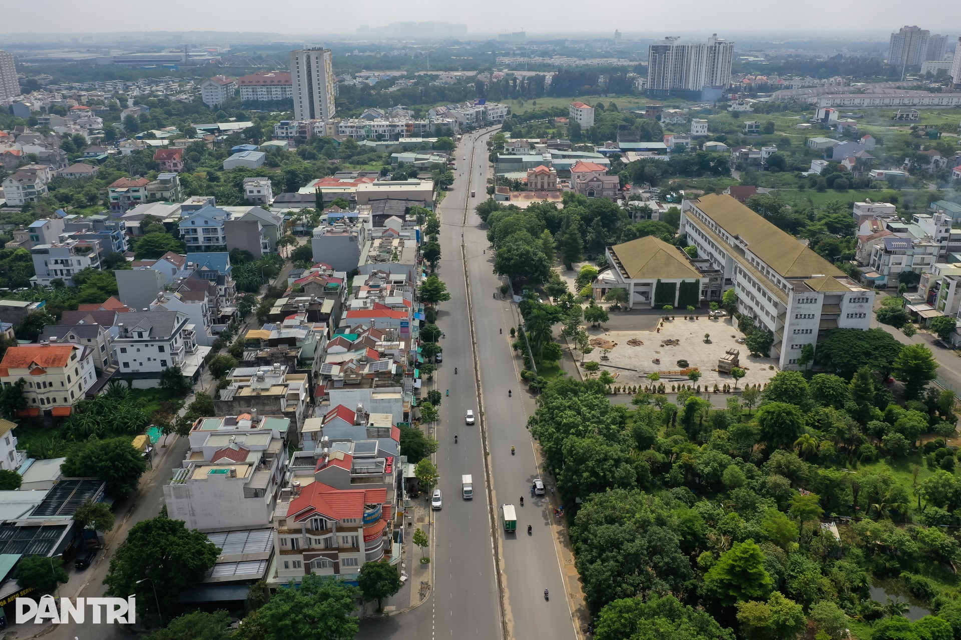 Tuyến đường kết nối khu Đông TPHCM thành hình sau 8 tháng thi công - 12 Tuyến đường kết nối khu Đông TPHCM thành hình sau 8 tháng thi công - 12