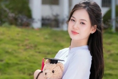 Thủ khoa tốt nghiệp gây sốt vì xinh đẹp tiếp tục là thủ khoa Ngoại thương