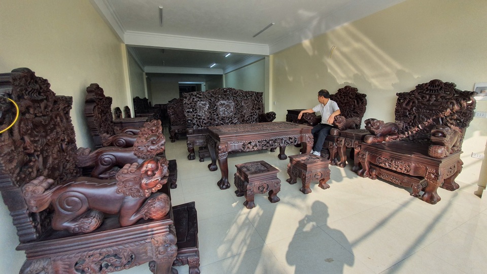 6 tỷ đồng bộ ghế tứ linh hàng hiếm, đại gia cất kho 30 năm không bán - 3 6 tỷ đồng bộ ghế tứ linh hàng hiếm, đại gia cất kho 30 năm không bán - 3