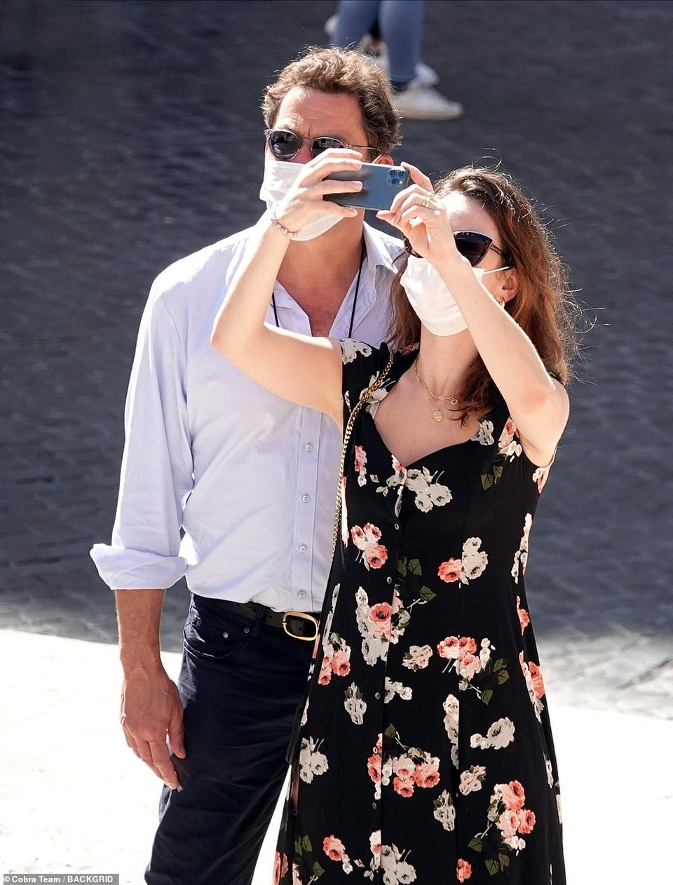 Lily James cặp kè diễn viên đã kết hôn - 2 Lily James cặp kè diễn viên đã kết hôn - 2