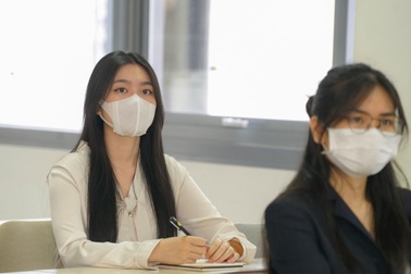 Nhiều trường đại học ở TPHCM dạy trực tiếp kết hợp online