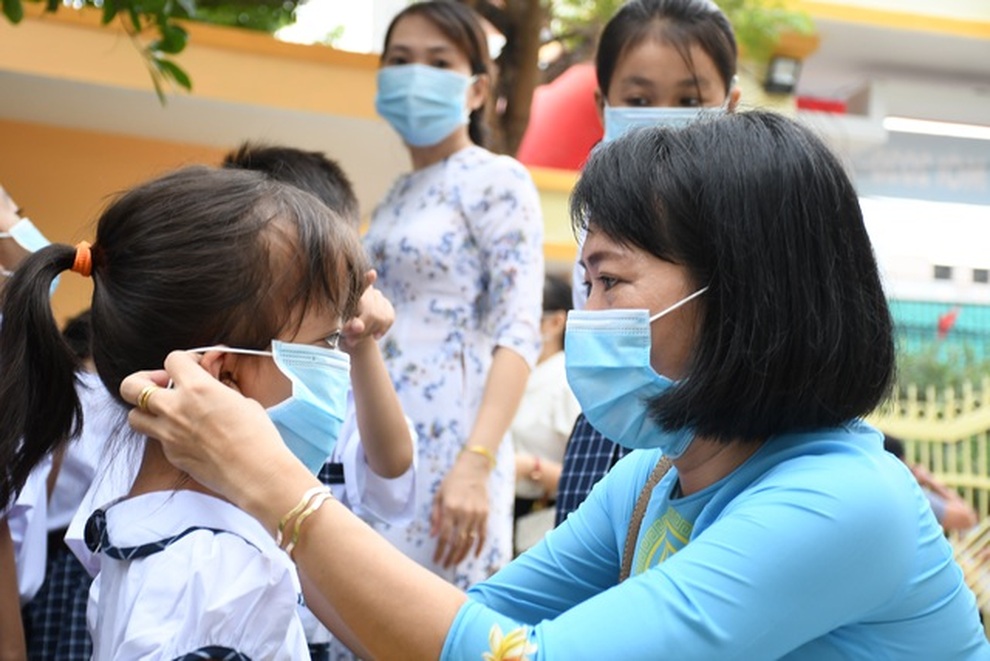 Chiếc cặp căng phồng… và nỗi lo giáo viên mất quyền giáo dục học sinh - 1 Chiếc cặp căng phồng… và nỗi lo giáo viên mất quyền giáo dục học sinh - 1