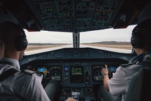 Chuyện xảy ra khi phi công ngủ quên trên máy bay