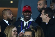 Pogba, Neymar cùng dàn khách VIP trên khán đài chứng kiến MU hạ PSG