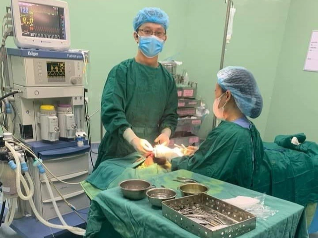 Bé gái 5 tuổi bị chó lạ tấn công, cắn rách mặt - 3 Bé gái 5 tuổi bị chó lạ tấn công, cắn rách mặt - 3