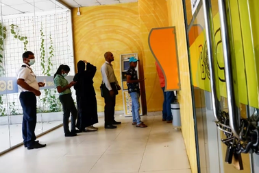 Tất cả ngân hàng ở Sri Lanka bất ngờ tạm đóng cửa