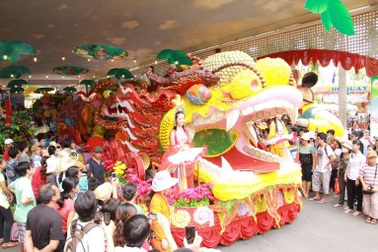 Chợ nổi trái cây “hút” khách du lịch