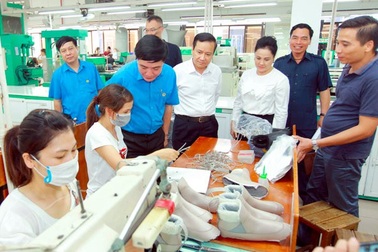 Lãnh đạo Tổng LĐLĐ VN gặp gỡ công nhân lao động Hải Phòng