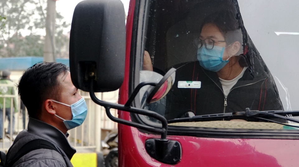 Sinh viên nghỉ học về ăn Tết sớm, bến xe vắng đìu hiu - 11 Sinh viên nghỉ học về ăn Tết sớm, bến xe vắng đìu hiu - 11