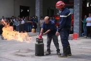 Công an TPHCM huấn luyện nghiệp vụ chữa cháy, cứu nạn cho người dân