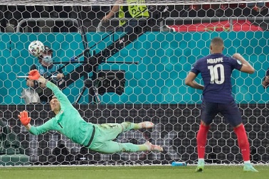 120 phút mệt mỏi và loạt sút luân lưu đau đớn của Pháp trước Thụy Sĩ