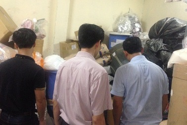 Vụ đổ hàng nghìn hộp thuốc ra đồng: Kiểm tra toàn bộ kho hàng