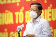 Chủ tịch TPHCM: Lên phương án ứng phó biến chủng Omicron