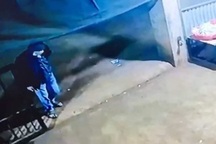 Người đàn ông bị kẻ lạ mặt vào nhà đâm chết