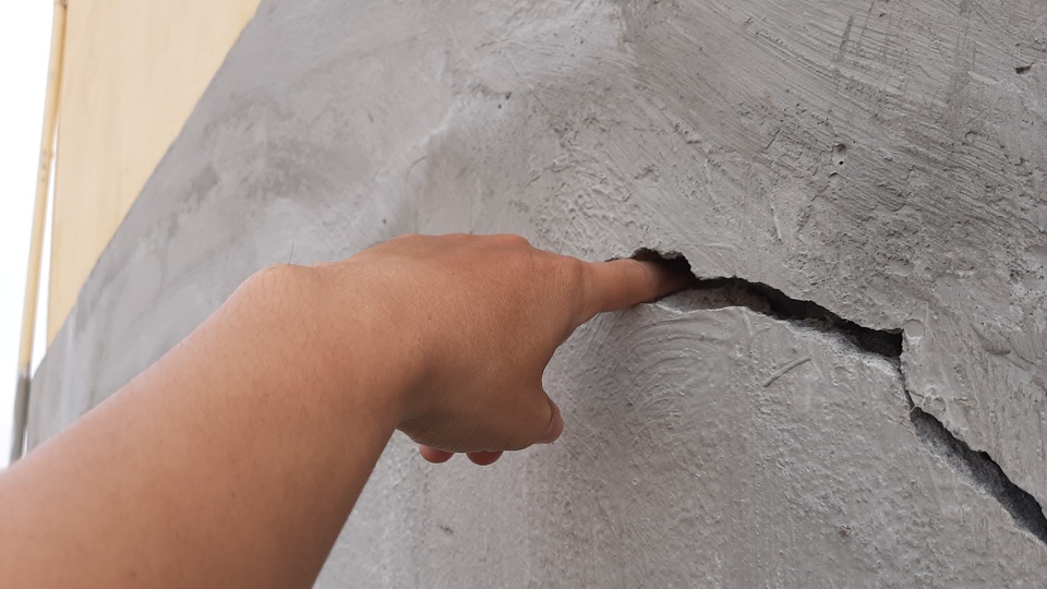 Trường mới xây hơn 13 tỷ đồng đã bị sụt lún: Sửa xong lại bị nứt tiếp - 3 Trường mới xây hơn 13 tỷ đồng đã bị sụt lún: Sửa xong lại bị nứt tiếp - 3