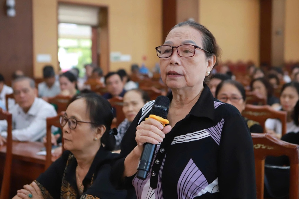 Phó Thủ tướng Hồ Đức Phớc trả lời cử tri về phản ánh loạn sách giáo khoa - 2 Phó Thủ tướng Hồ Đức Phớc trả lời cử tri về phản ánh loạn sách giáo khoa - 2