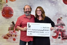 Dọn nhà, cặp vợ chồng già tìm được tờ vé số trúng 42 tỷ đồng