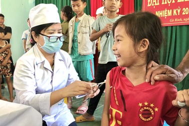 Quảng Ngãi: Tiêm phòng tại huyện từng có 2 người chết vì bạch hầu