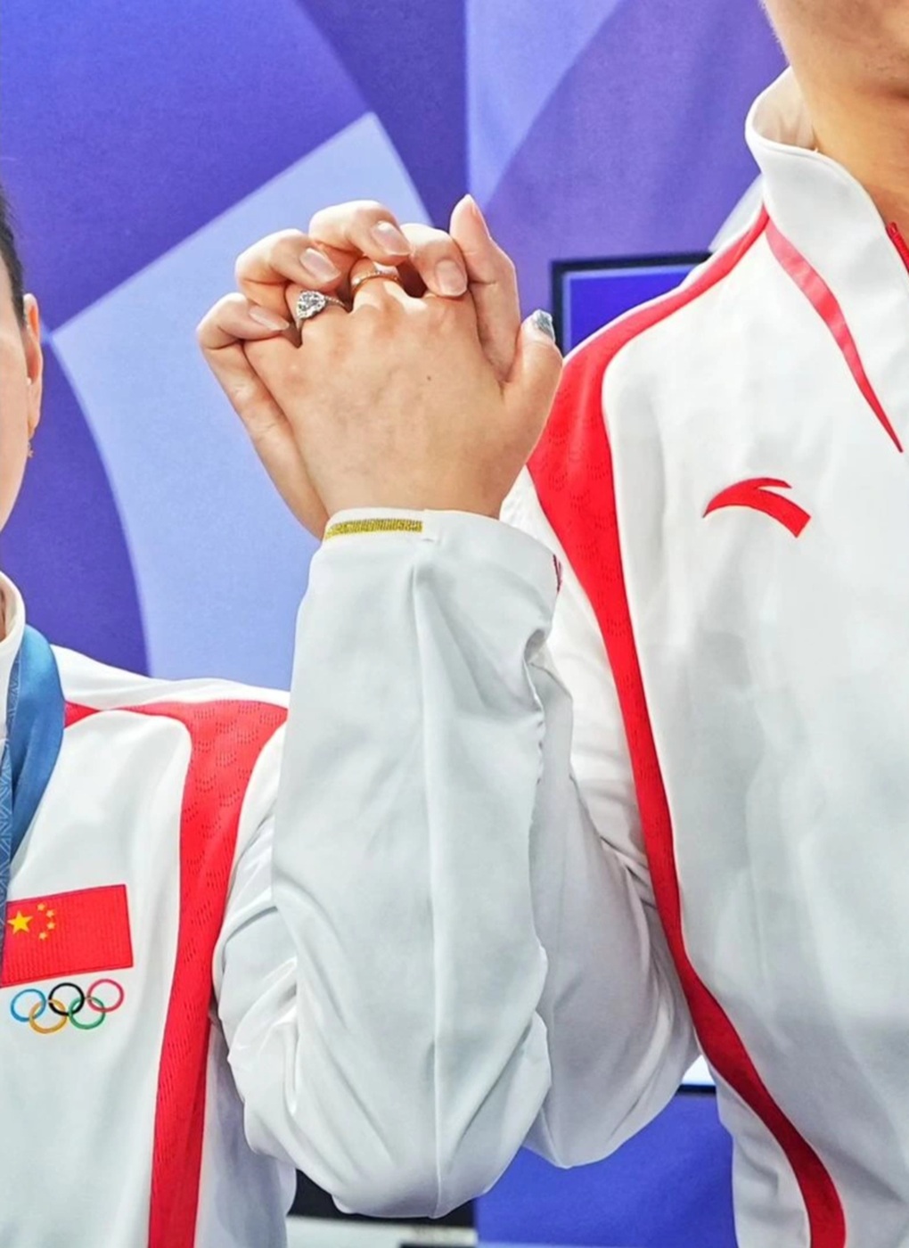 Nữ VĐV giành huy chương vàng Olympic và được cầu hôn trong cùng một ngày - 9 Nữ VĐV giành huy chương vàng Olympic và được cầu hôn trong cùng một ngày - 9