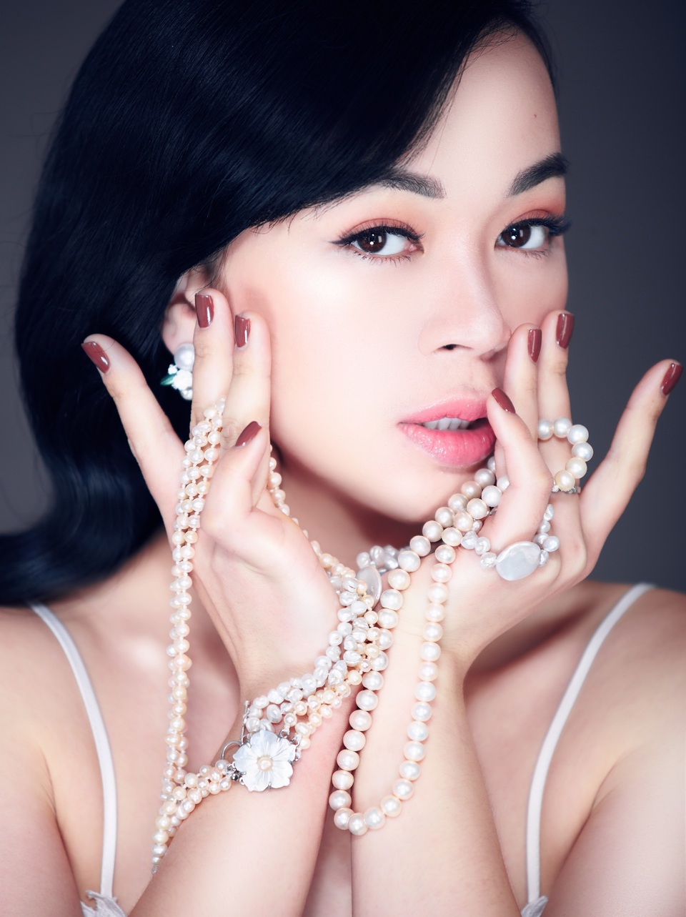Nữ doanh nhân Nguyễn Hồng Liên đẹp dịu dàng, quyến rũ với bộ sưu tập ngọc trai mới - 6 Nữ doanh nhân Nguyễn Hồng Liên đẹp dịu dàng, quyến rũ với bộ sưu tập ngọc trai mới - 6
