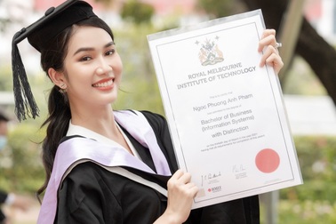 Á hậu Phương Anh tốt nghiệp thủ khoa Đại học, rạng rỡ trong ngày ra trường
