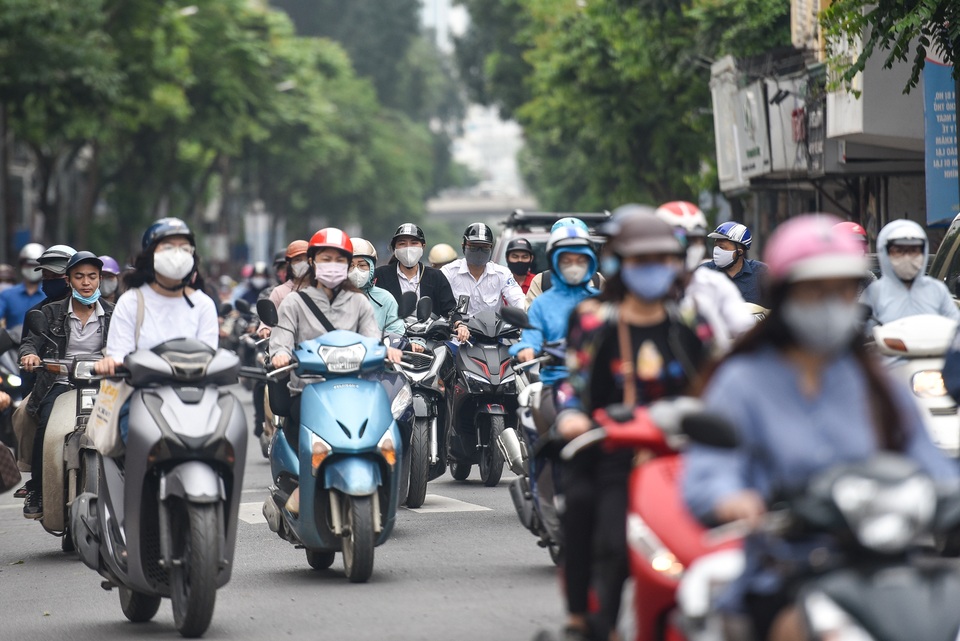 Phố phường Hà Nội đông đúc, nhiều hàng quán rậm rịch mở lại - 6 Phố phường Hà Nội đông đúc, nhiều hàng quán rậm rịch mở lại - 6