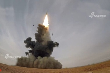 Trung Quốc công bố video thử tên lửa "nắn gân" Mỹ