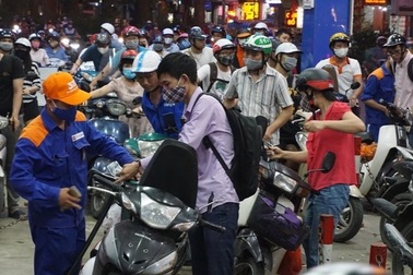 Thường vụ Quốc hội sắp quyết định giảm thuế bảo vệ môi trường với xăng dầu