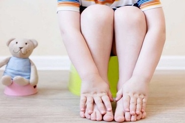 Hà Nội: Liên tục táo bón, bé trai 2 tuổi phải phẫu thuật