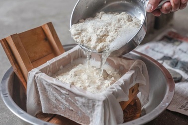 Đặc sản đậu phụ làm từ nước bùn núi lửa, hương vị thơm ngon lạ lùng