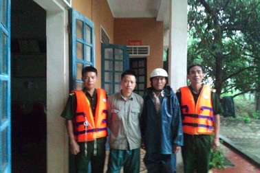 Hai bố con bị nạn trên biển được bộ đội biên phòng cứu sống