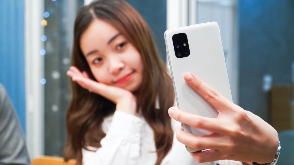 Đánh giá Galaxy M51: pin trâu, hiệu năng đủ dùng, thiết kế thô nặng - 9 Đánh giá Galaxy M51: pin trâu, hiệu năng đủ dùng, thiết kế thô nặng - 9