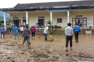 Hà Tĩnh: Hơn 62.000 học sinh vẫn chưa thể đến trường