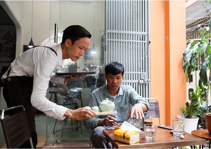 Em bé đánh giày chờ chết trên hè phố: Có thể… con đã giỗ được 11 lần - 9 Em bé đánh giày chờ chết trên hè phố: Có thể… con đã giỗ được 11 lần - 9