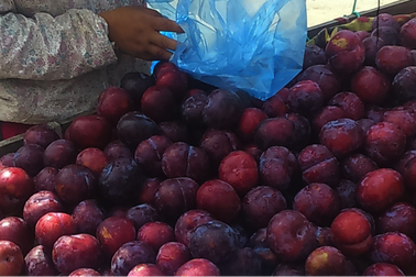 "Đội lốt" hàng Việt, đào, mận Trung Quốc tràn ngập phố