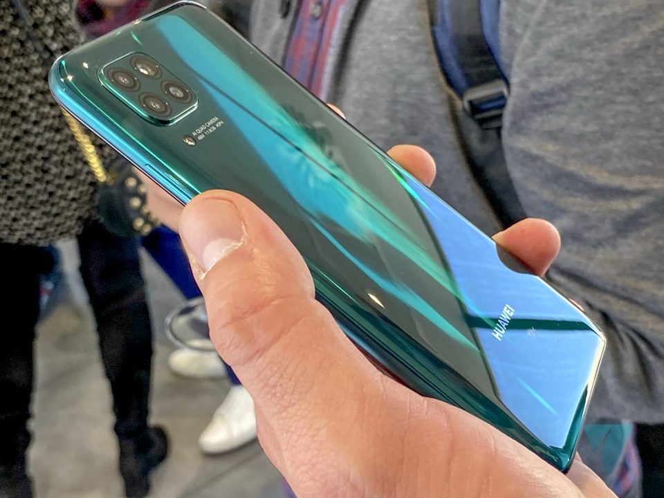 Cận cảnh Huawei P40 Lite với cụm 4 camera thiết kế giống... iPhone 12 - 7 Cận cảnh Huawei P40 Lite với cụm 4 camera thiết kế giống... iPhone 12 - 7