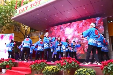 Clip học sinh nhảy yosakoi trên nền nhạc Việt