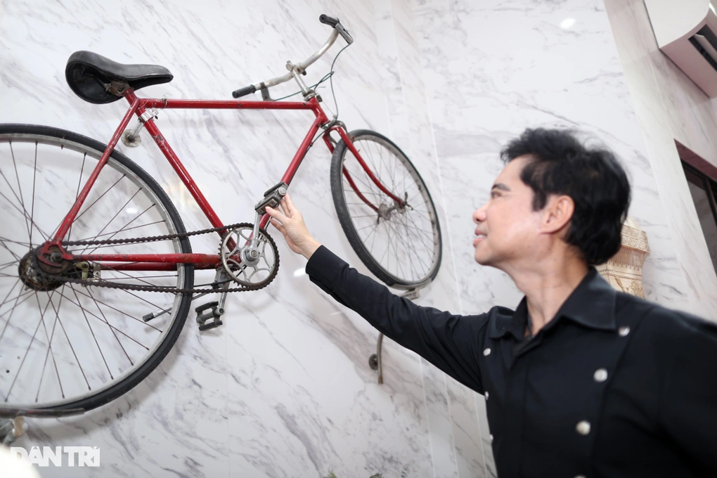 Ngọc Sơn hé lộ sở thích ở tuổi 55, sẵn sàng chi trăm triệu đồng sưu tập vợt - 2 Ngọc Sơn hé lộ sở thích ở tuổi 55, sẵn sàng chi trăm triệu đồng sưu tập vợt - 2