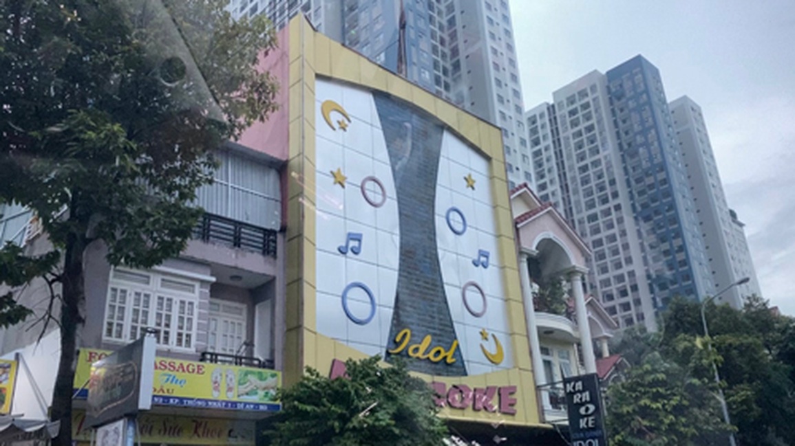 Vén màn dịch vụ quái đản núp bóng quán karaoke - 1 Vén màn dịch vụ quái đản núp bóng quán karaoke - 1
