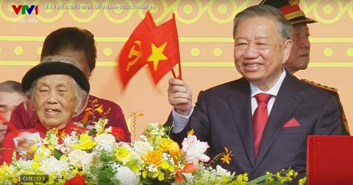 Cụ bà ngồi cạnh Tổng Bí thư Tô Lâm trong lễ diễ...