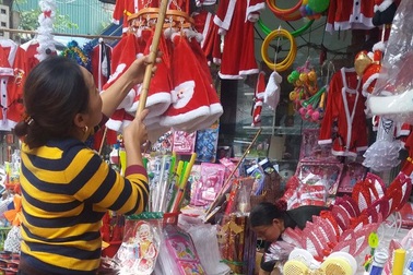 Noel tràn ngập đồ chơi Trung Quốc