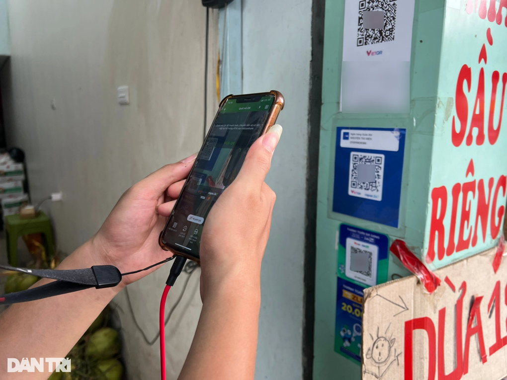 Cửa hàng Hà Nội mất tiền vì bị dán đè mã QR, chuyên gia cảnh báo chiêu trò - 4 Cửa hàng Hà Nội mất tiền vì bị dán đè mã QR, chuyên gia cảnh báo chiêu trò - 4