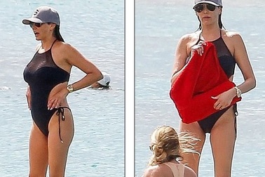 Bạn gái đại gia làng giải trí Anh quốc khoe dáng gợi cảm