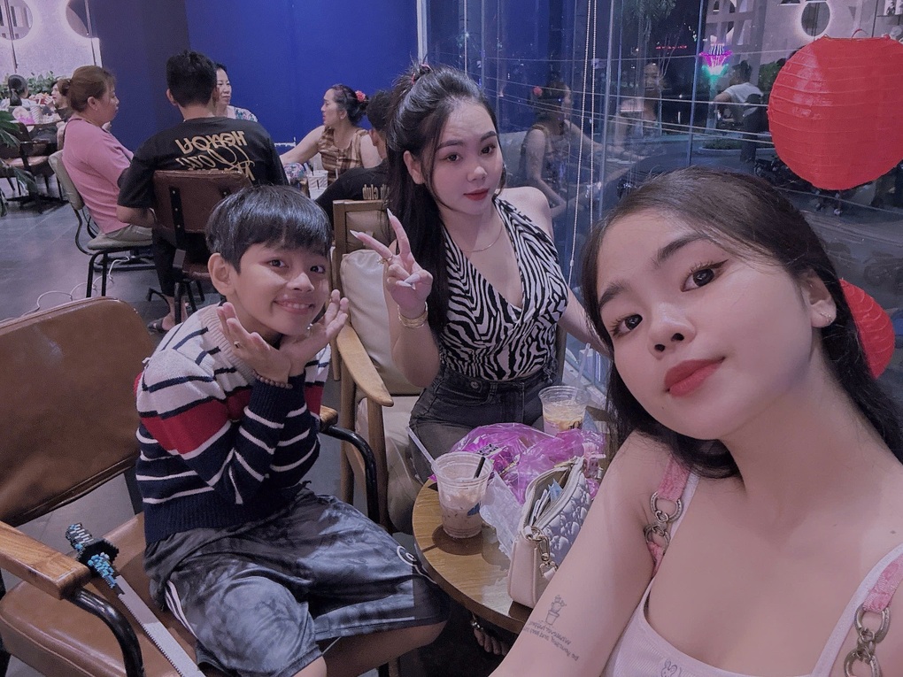 Đằng sau clip em trai cởi dây chuyền tặng chị xuất giá hút gần 4 triệu view - 2