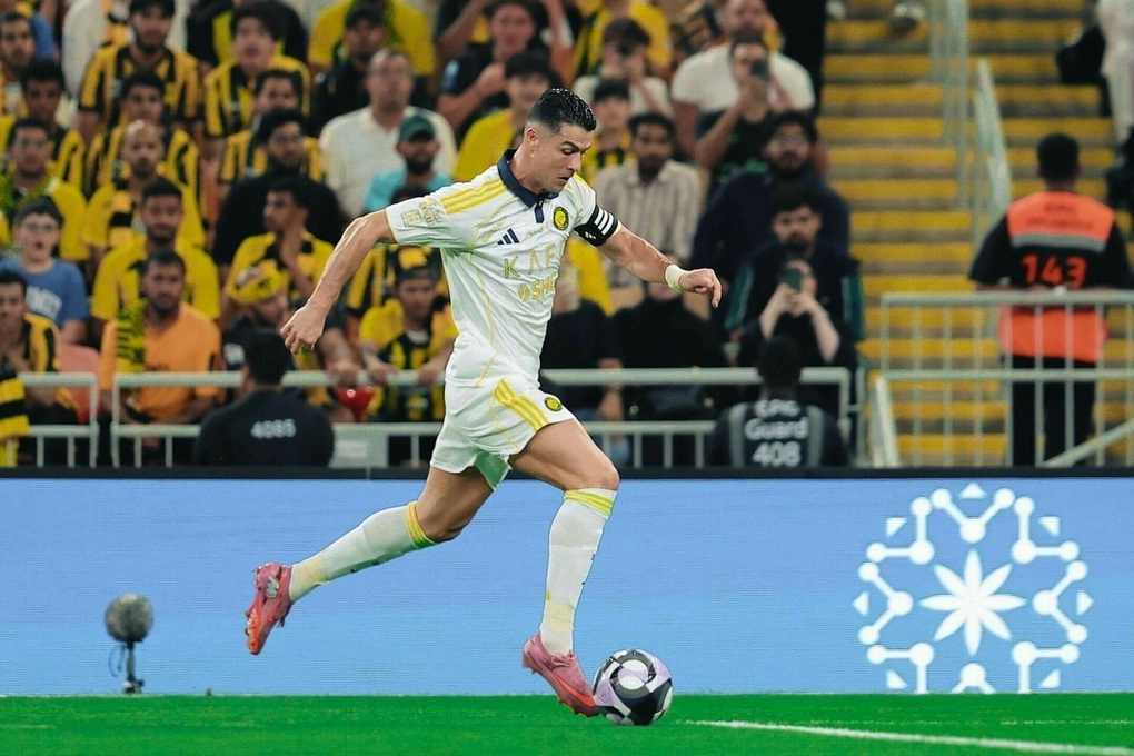 호날두와 마네, 알 나스르의 리그 정상 등극에 기여 - 1 Ronaldo và Mane tỏa sáng giúp Al Nassr vươn lên ngôi đầu bảng - 1