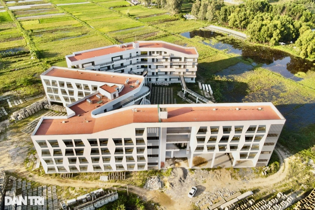 Det berømte spesialskoleprosjektet i Nghe An, som investerte nesten 100 milliarder VND, er forlatt - 1 Dự án trường chuyên nổi tiếng Nghệ An đã đầu tư gần 100 tỷ đồng bị bỏ không - 1