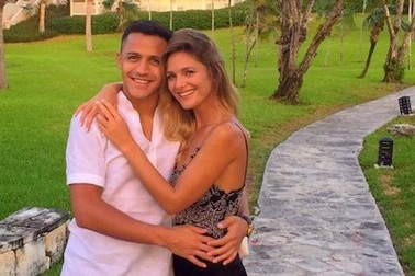 Khoe vẻ đẹp như nữ thần, bạn gái Alexis Sanchez khiến người hâm mộ ngây ngất